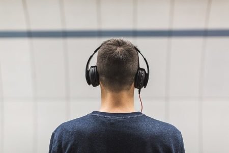 can headphones dent your head
